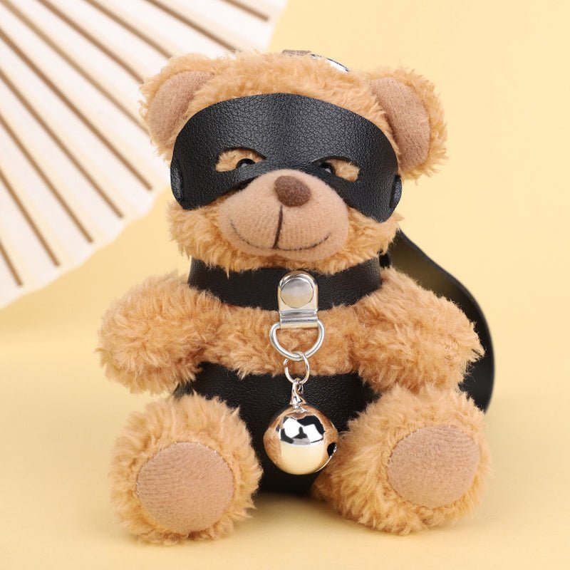 hang-deze-leuke-bdsm-teddy-bear-aan-je-sleutelbos-en-zie-wat-hij-bij-mensen-teweeg-brengt-wie-weet-maakt-hij-ze-aan-het-lachen-met-zijn-grappig-voorkomen-met-collar-en-dito-bel-4