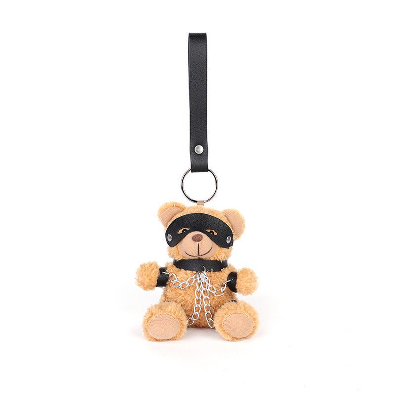 hang-deze-leuke-bdsm-teddy-bear-aan-je-sleutelbos-en-zie-wat-hij-bij-mensen-teweeg-brengt-wie-weet-maakt-hij-ze-aan-het-lachen-met-zijn-grappig-voorkomen-met-collar-en-boeien