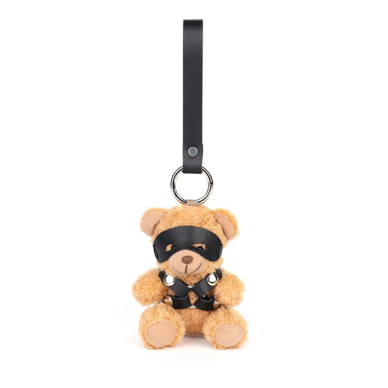 hang-deze-leuke-bdsm-teddy-bear-aan-je-sleutelbos-en-zie-wat-hij-bij-mensen-teweeg-brengt-wie-weet-maakt-hij-ze-aan-het-lachen-met-zijn-grappig-voorkomen-met-oogmasker-en-harnas-1