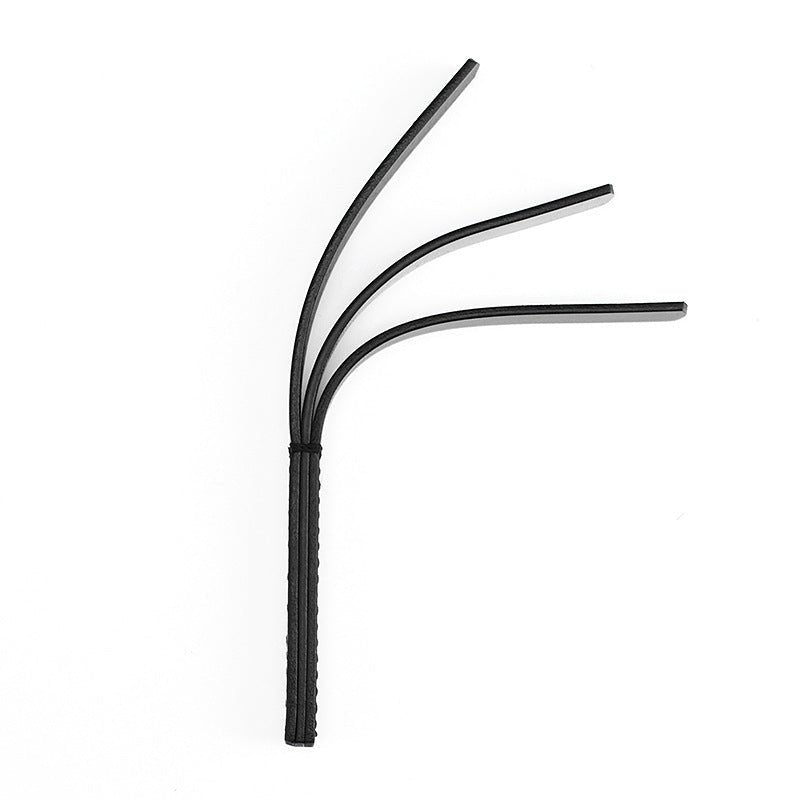 met-deze-mini-paddel-gemaakt-van-echt-dik-tuigleer-kan-je-prima-de-evoelige-delen-van-je-partner-bewerken-dankzij-zijn-kleine-afmetingen-van-amper-24-cm-is-hij-heel-accuraat-maar-brengt-ie-toch-een-leuke-impact-met-zich-mee-6