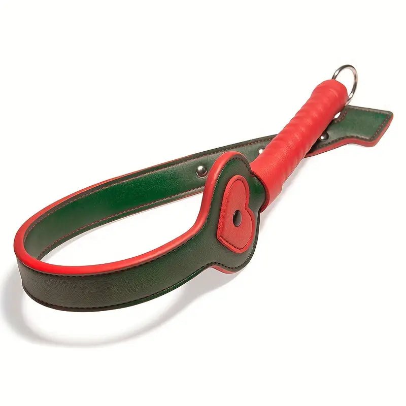 leuke-goedkope-zwepen-of-gesel-gemaakt-van-kunstleer-in-de-kleurcombinatie-groen-rood-deze-is-best-venijnig-te-noemen-als-je-het-ons-vraagt-3