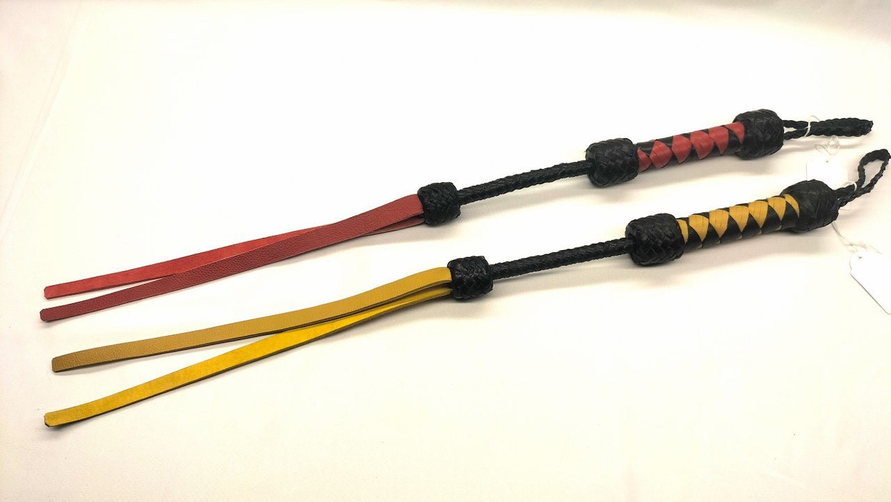 Korte Zweep 60cm Gespleten Tong - Impact Play BDSM Toy Rood Zwart - BDSM - SM - speeltjes