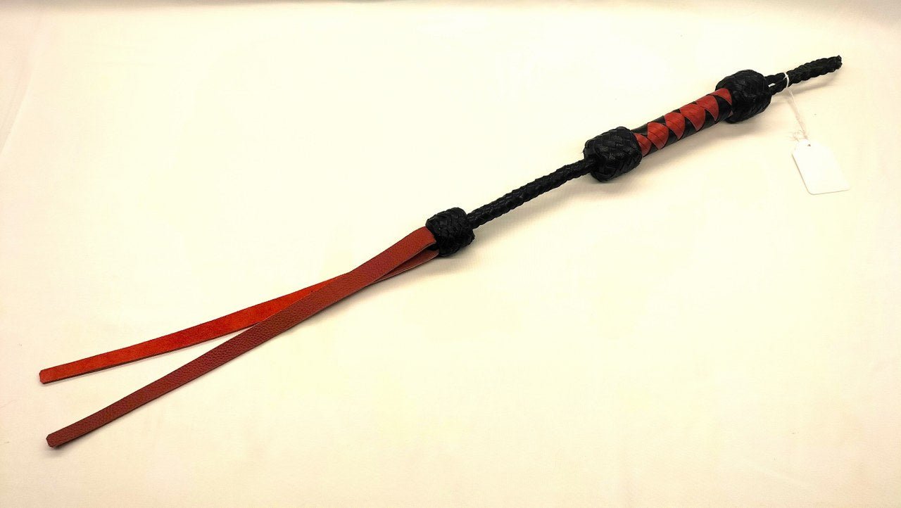 Korte Zweep 60cm Gespleten Tong - Impact Play BDSM Toy Rood Zwart - BDSM - SM - speeltjes