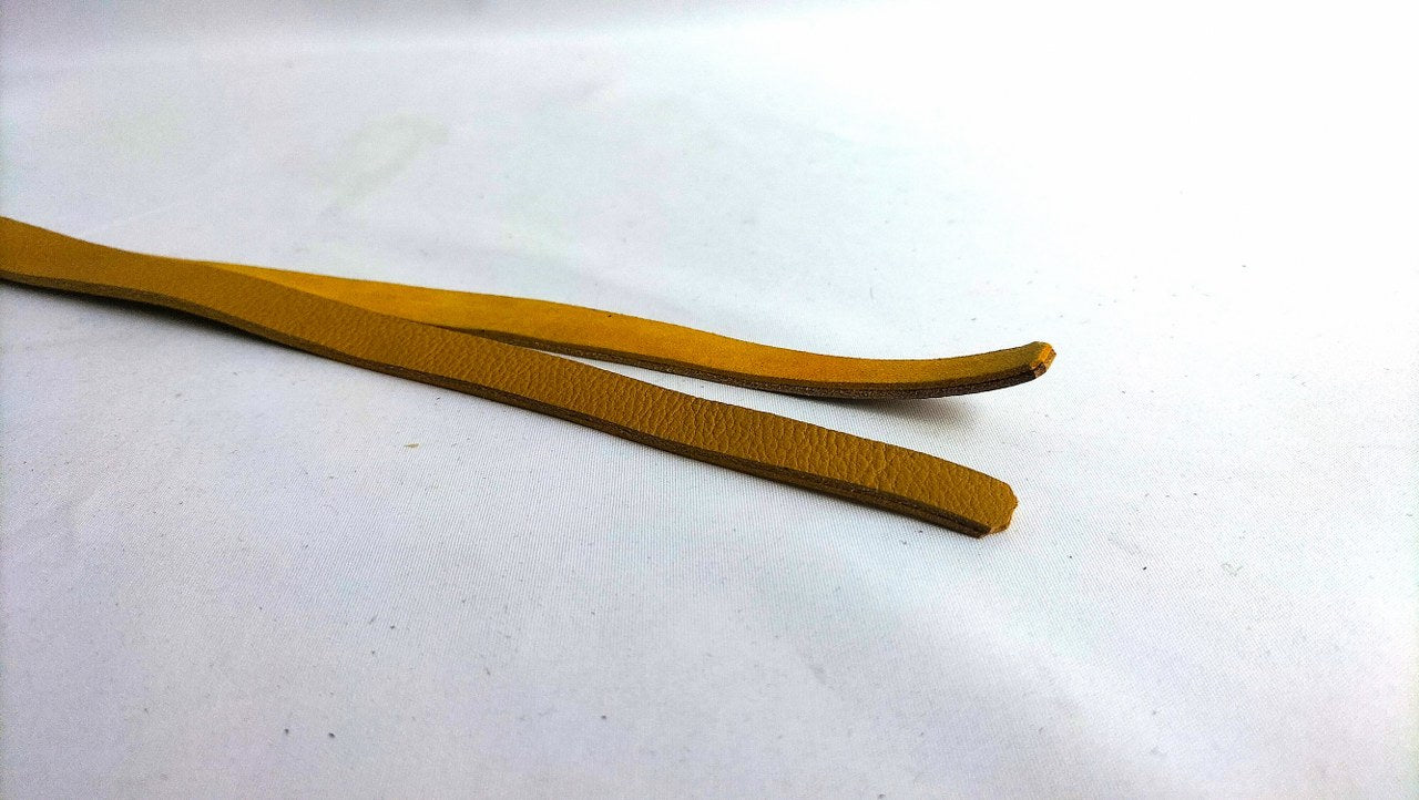 Korte zweep met gespleten tong (keuze uit 2 kleuren) - SM - speeltjes