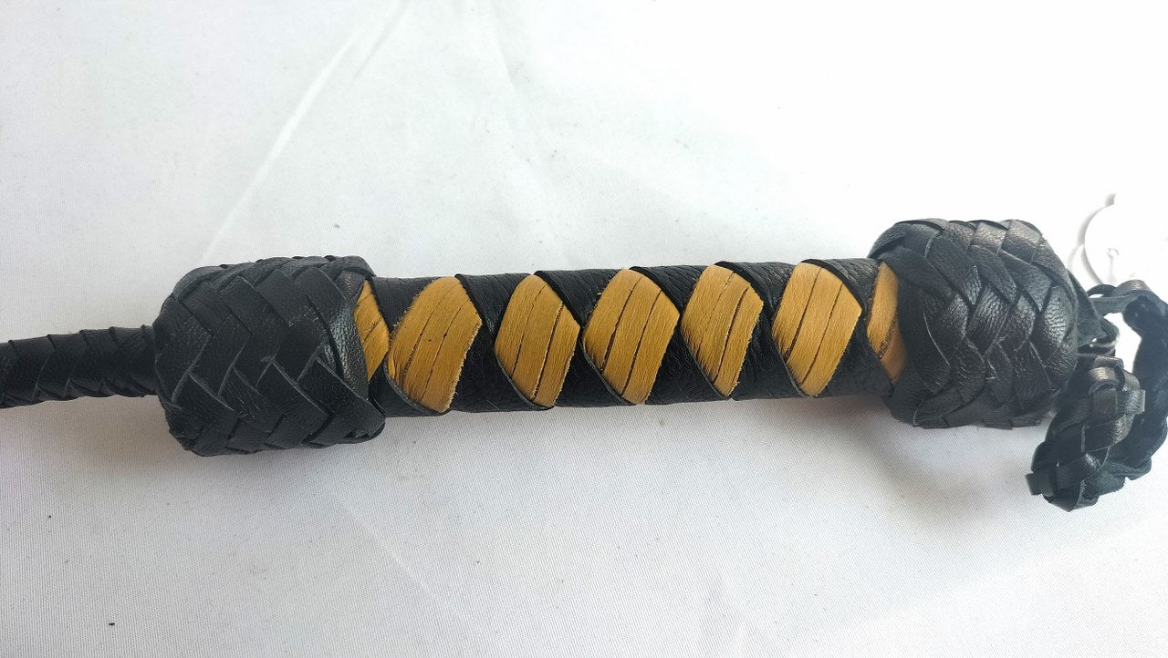 Korte zweep met gespleten tong (keuze uit 2 kleuren) - SM - speeltjes