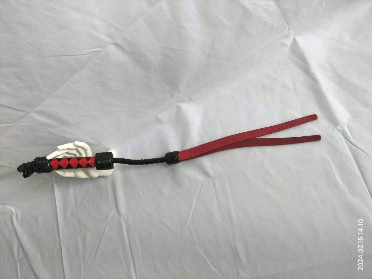 Korte zweep met gespleten tong (keuze uit 2 kleuren) - SM - speeltjes