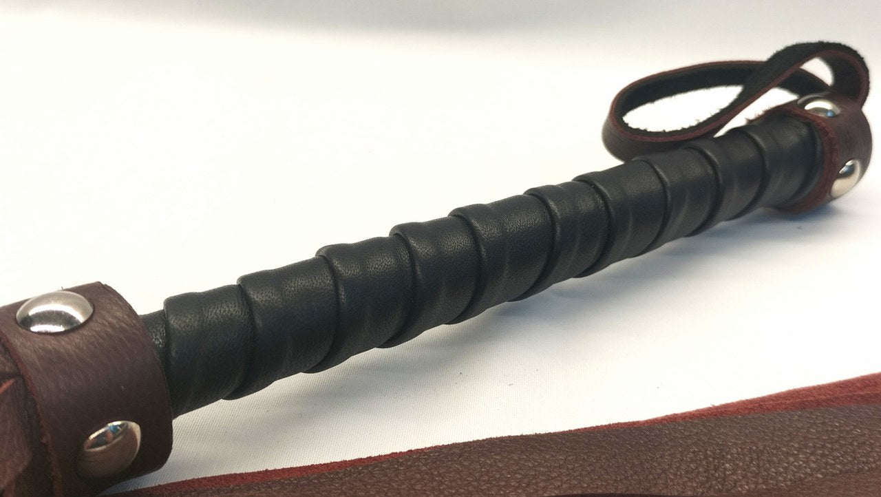 lekker-zachte-instap-flogger-gemaakt-van-lamsleer-in-de-combinatie-kleur-zwart-bordeaux-met-36-falls-4