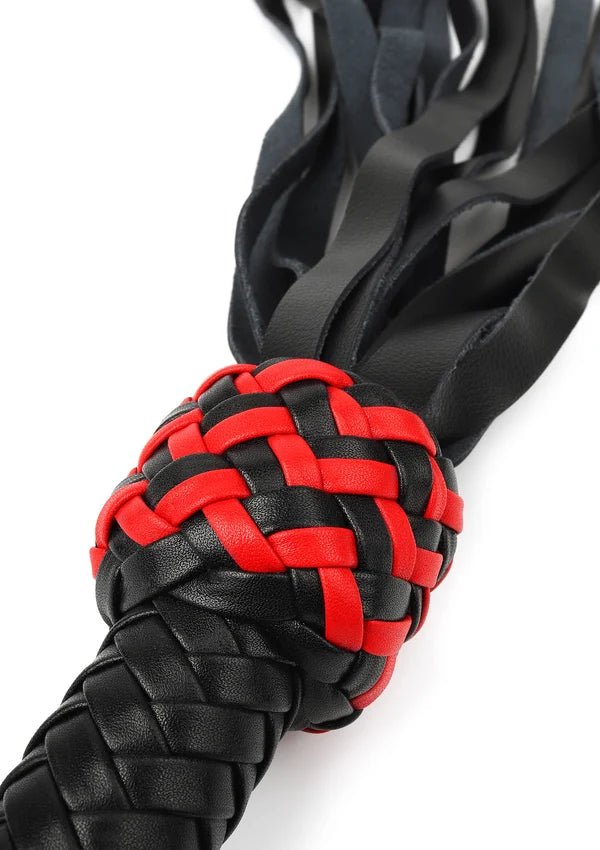 Leather Cat-o-Nine Whip – Leren Gesel met Studs 62 cm - Leren gesel - SM-speeltjes