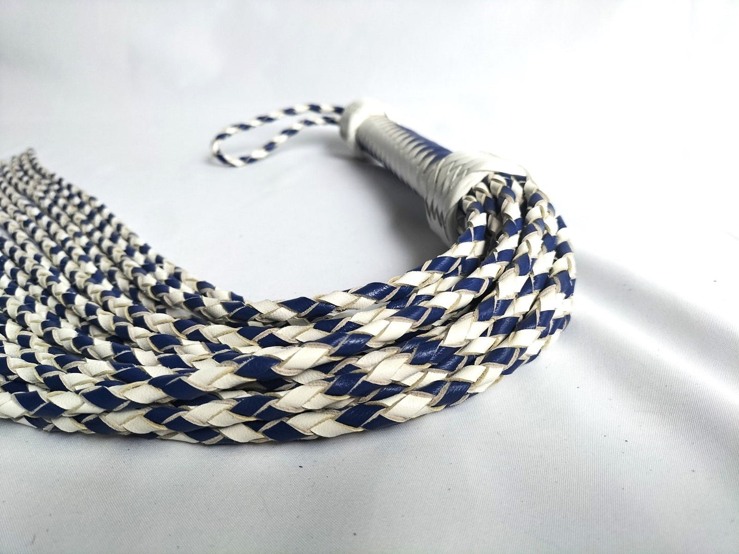 Leder cat O 18 met geweven falls blauw/wit - SM - speeltjes