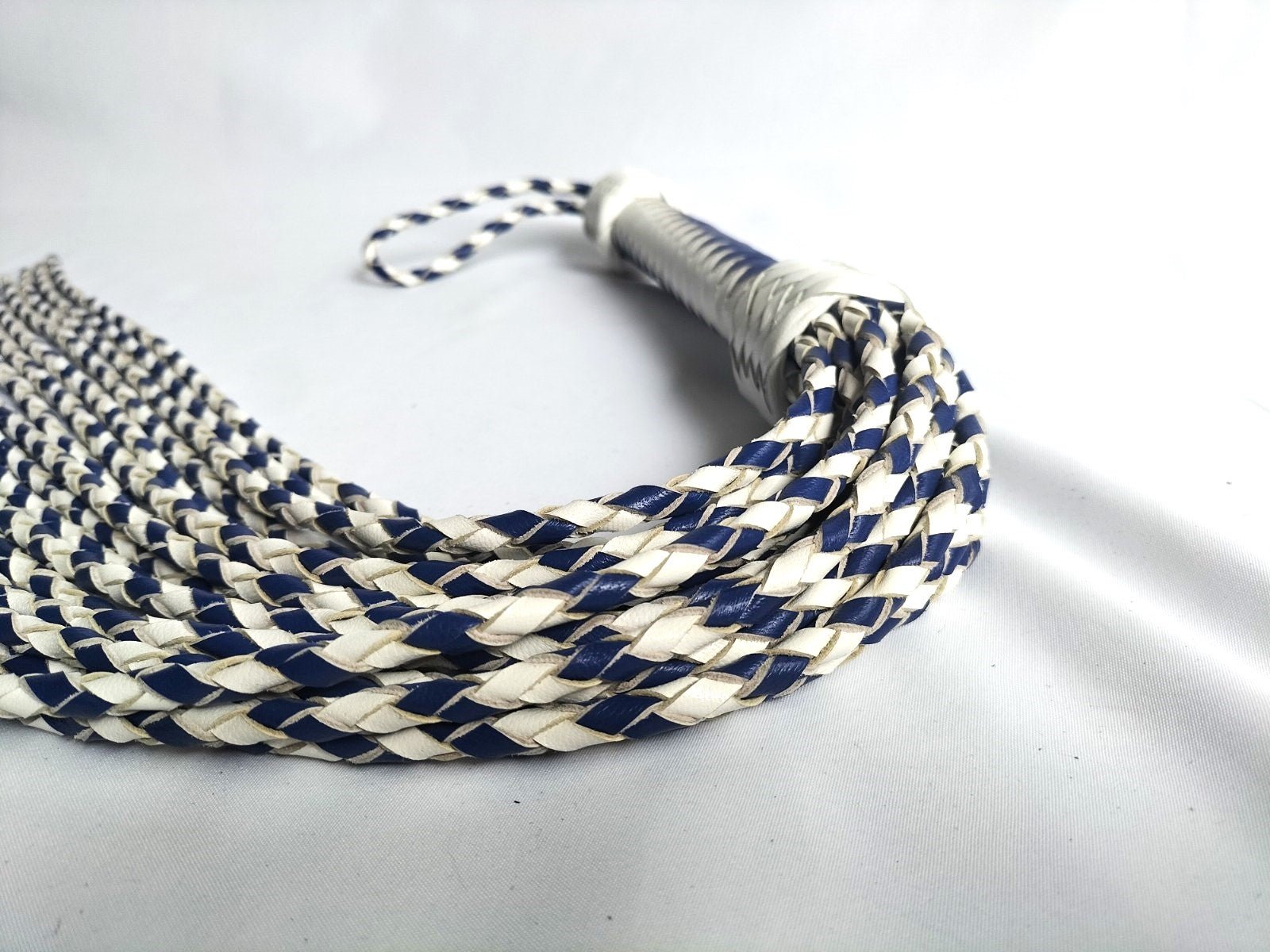 Leder cat O 18 met geweven falls blauw/wit - SM - speeltjes