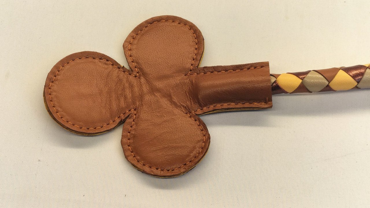 deze-samensmelting-tussen-een-cane-en-een-crop-geven-je-een-leuke-bdsm-toy-die-minder-pijnlijk-zal-zijn-dan-een-crof-of-een-cane-maar-toch-mooie-marks-kan-nalaten-2