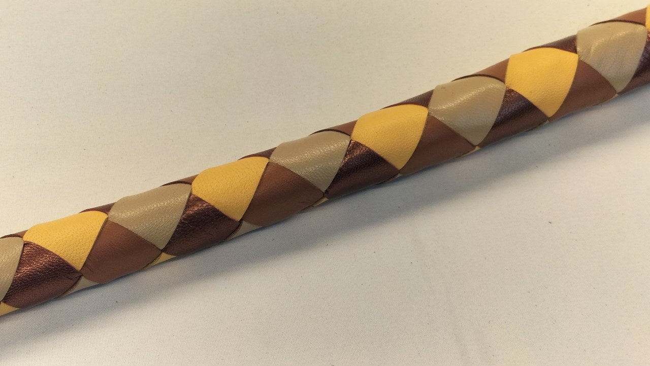 deze-samensmelting-tussen-een-cane-en-een-crop-geven-je-een-leuke-bdsm-toy-die-minder-pijnlijk-zal-zijn-dan-een-crof-of-een-cane-maar-toch-mooie-marks-kan-nalaten-3