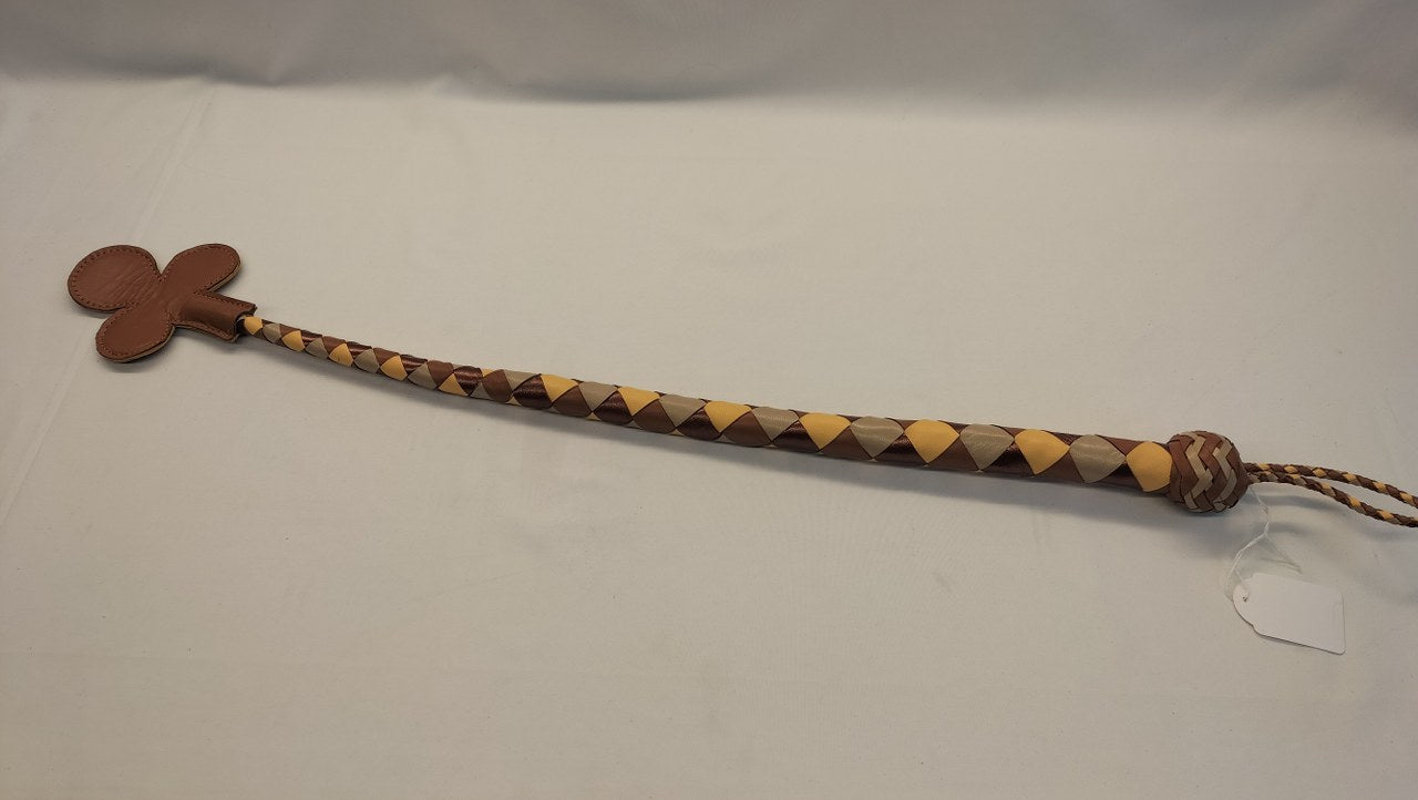 deze-samensmelting-tussen-een-cane-en-een-crop-geven-je-een-leuke-bdsm-toy-die-minder-pijnlijk-zal-zijn-dan-een-crof-of-een-cane-maar-toch-mooie-marks-kan-nalaten-1