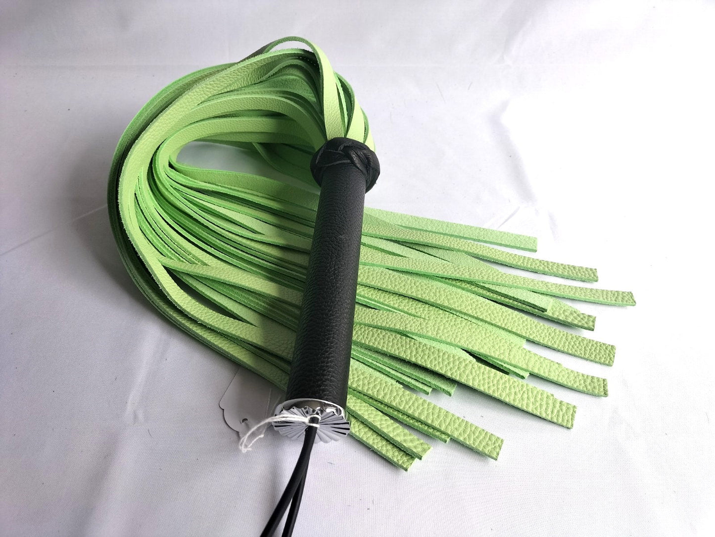 Limoen groene extra dik lederen flogger (3 mm dikke falls) - SM - speeltjes