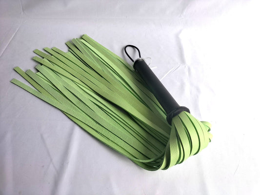 Limoen groene extra dik lederen flogger (3 mm dikke falls) - SM - speeltjes