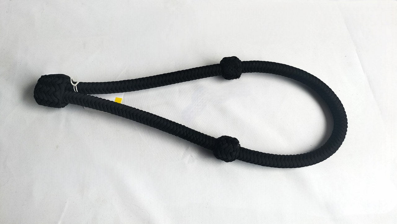 met-deze-paracord-zweep-speel-je-gemakkelijk-op-elke-locatie-door-zijn-opbouw-is-hij-gemakkelijk-te-reinigen-de-loop-zelf-is-een-best-gemeen-speeltje-1