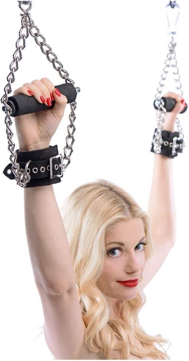 dankzij-de-verstelbare-met-rubber-gecoate-handgreep-die-bij-deze-handboeien-voorzien-is-kan-je-gemakkelijker-iets-langer-blijven-racht-staan-met-je-handen-in-de-lucht-vast-gezet-zonder-dat-de-boeien-in-je-polsen-beginnen-te-snijden-dit-wordt-nog-eens-extra-ondersteund-door-de-zachte-fur-binnenvoering-zodat-het-draagcomfort-nog-aangenamer-wordt-2