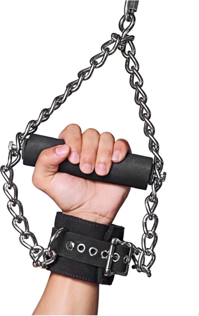 dankzij-de-verstelbare-met-rubber-gecoate-handgreep-die-bij-deze-handboeien-voorzien-is-kan-je-gemakkelijker-iets-langer-blijven-racht-staan-met-je-handen-in-de-lucht-vast-gezet-zonder-dat-de-boeien-in-je-polsen-beginnen-te-snijden-dit-wordt-nog-eens-extra-ondersteund-door-de-zachte-fur-binnenvoering-zodat-het-draagcomfort-nog-aangenamer-wordt-4