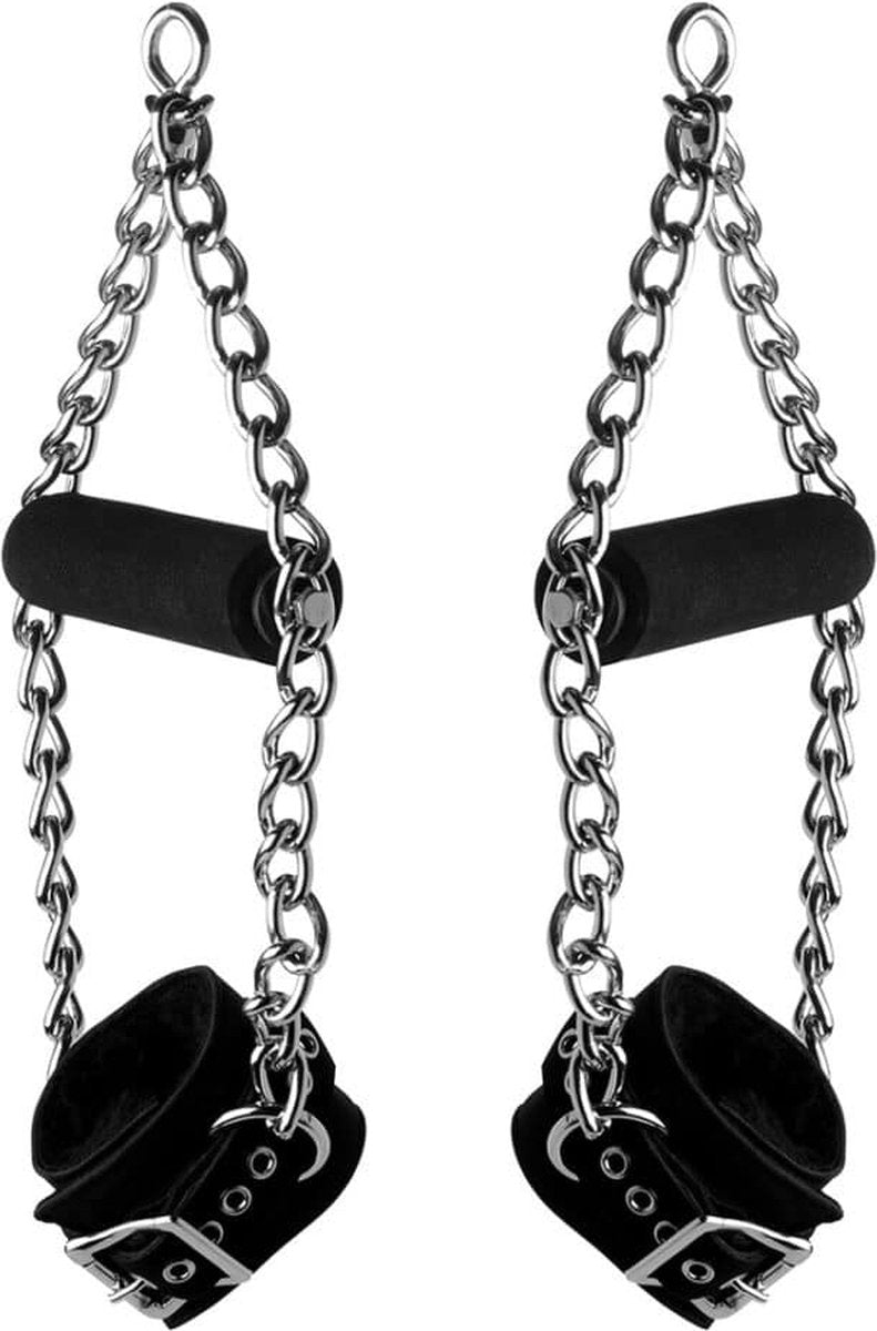 dankzij-de-verstelbare-met-rubber-gecoate-handgreep-die-bij-deze-handboeien-voorzien-is-kan-je-gemakkelijker-iets-langer-blijven-racht-staan-met-je-handen-in-de-lucht-vast-gezet-zonder-dat-de-boeien-in-je-polsen-beginnen-te-snijden-dit-wordt-nog-eens-extra-ondersteund-door-de-zachte-fur-binnenvoering-zodat-het-draagcomfort-nog-aangenamer-wordt-1