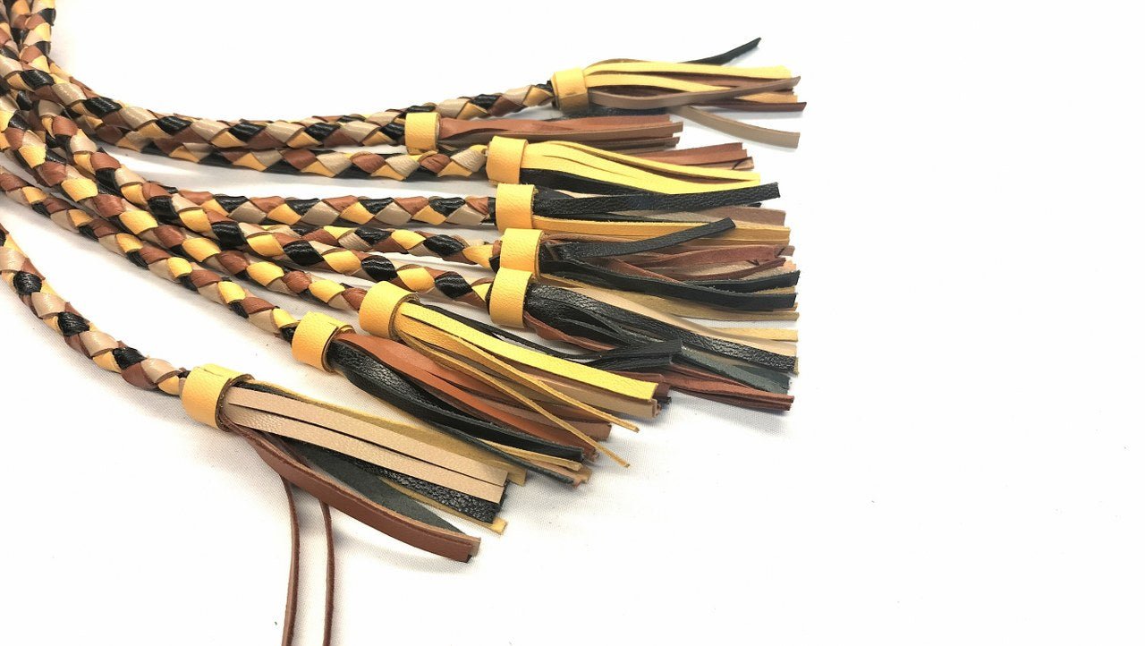 deze-zweep-of-nine-tail-is-een-leuke-bdsm-toy-voor-een-dame-of-domina-door-het-iets-dunnere-handvat-ligt-hij-dan-prima-in-de-hand-2