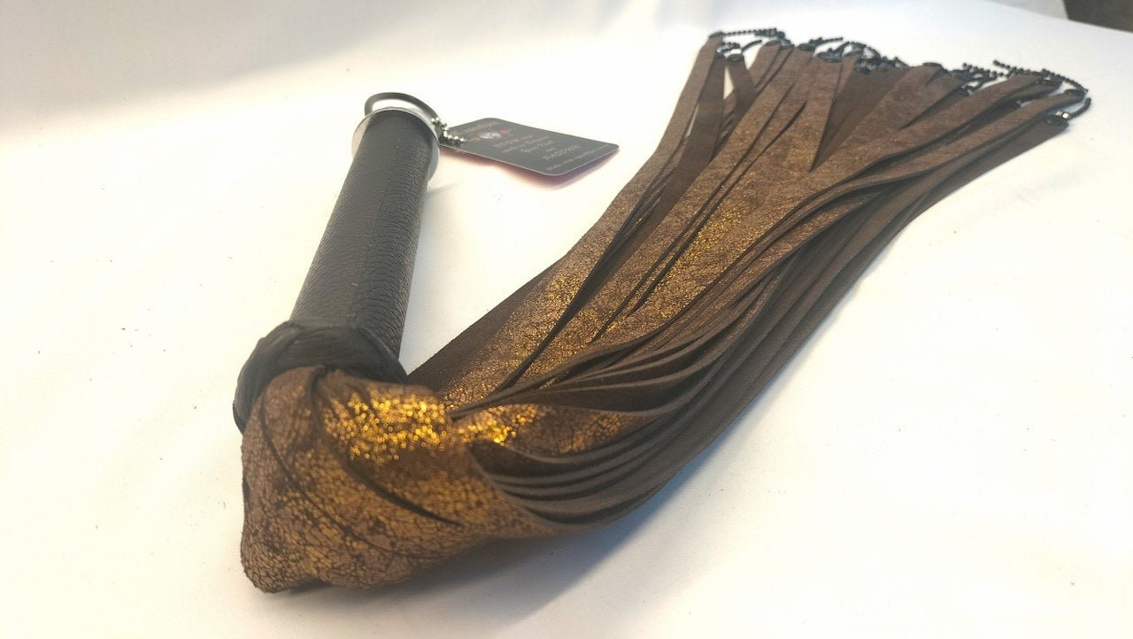 Oud Goud/bruin suede Flogger met Chainballs - Exclusieve Handgemaakte Flogger - BDSM - SM - speeltjes
