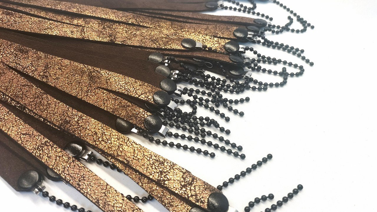 Oud Goud/bruin suede Flogger met Chainballs - Exclusieve Handgemaakte Flogger - BDSM - SM - speeltjes