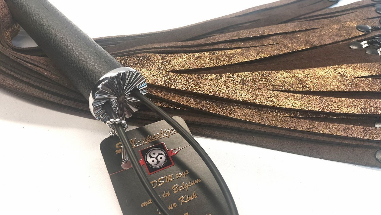Oud Goud/bruin suede Flogger met Chainballs - Exclusieve Handgemaakte Flogger - BDSM - SM - speeltjes