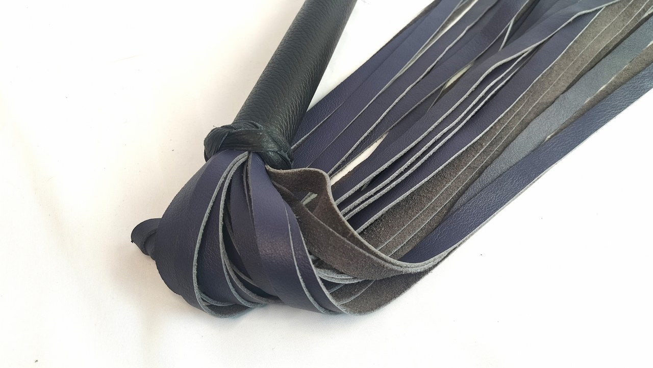 met-deze-flogger-van-sm-speeltjes-gemaakt-in-belgie-koop-een-een-kwalitatieve-bdsm-toy-aan-dankzij-zijn-36-falls-met-rvs-verzwaring-heb-je-er-en-uitmuntende-toy-bij-voor-je-bdsm-collectie-2