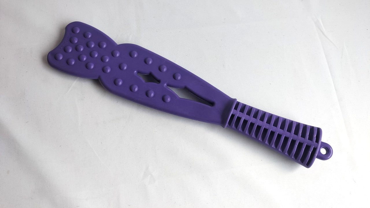 deze-paarse-paddel-gemaakt-van-silicone-met-aan-beide-zijden-een-andere-structuur-verzekerd-je-van-een-leuk-spel-met-je--partner-mooie-marks-gegarandeerd-4