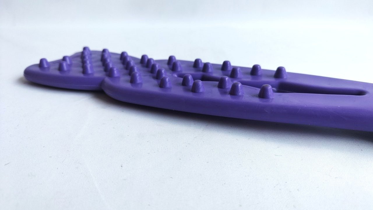 deze-paarse-paddel-gemaakt-van-silicone-met-aan-beide-zijden-een-andere-structuur-verzekerd-je-van-een-leuk-spel-met-je--partner-mooie-marks-gegarandeerd-2