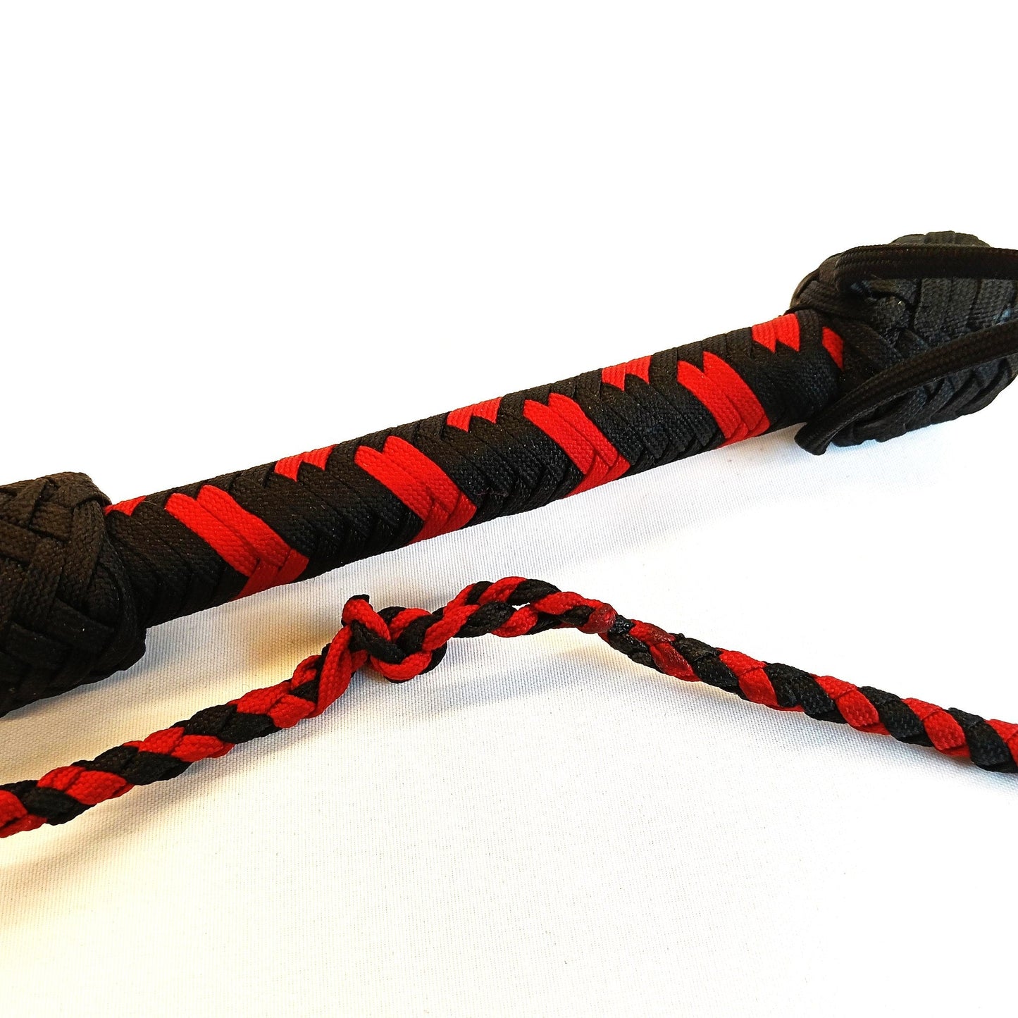 Paracord Bullwhip 90cm Zwart/Rood – Loodverzwaard English Eye Systeem - Impact Play - SM - speeltjes