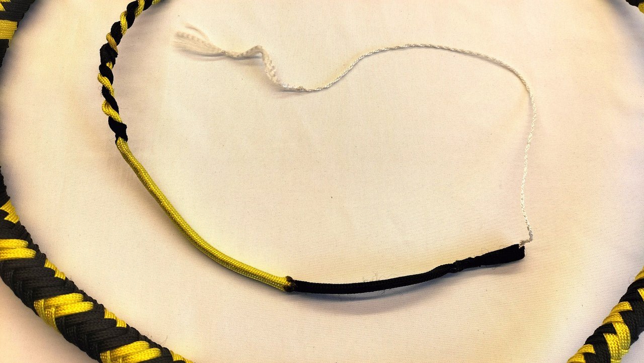 Paracord Snakewhip 4 Foot 120cm Zwart/Geel - Bullwhip BDSM Impact Toy - Impact Play - SM - speeltjes