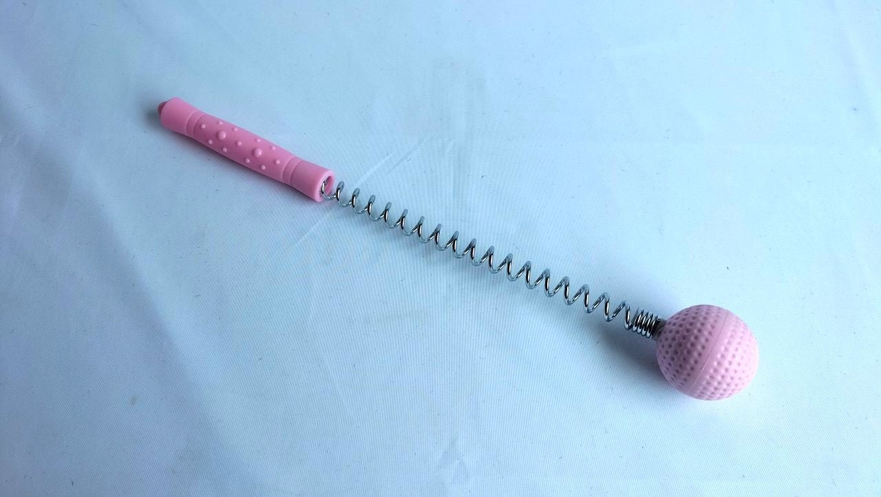 deze-golfbal-cane-met-veer-zorgt-gegarandeerd-voor-marks-op-het-lichaam-van-je-subje-dat-doet-ie-dankzij-de-deep-impact-die-hij-voor-zijn-rekeining-neemt-2