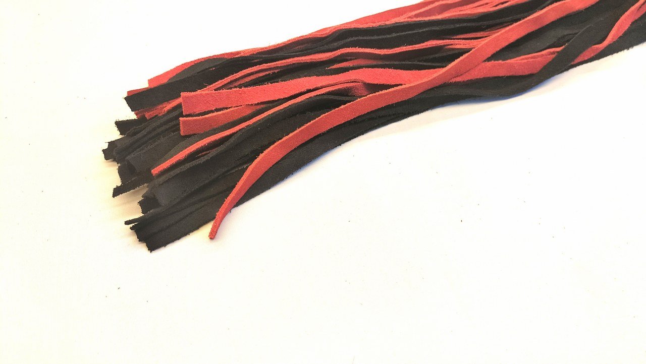 POI Flogger 50 Falls Rood/Zwart Suede - Point of Impact Zweep 64cm - BDSM - SM - speeltjes