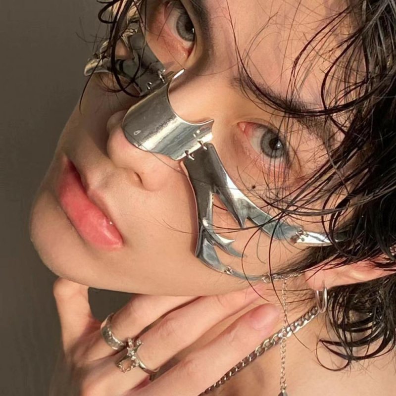 voel-je-helemaal-in-de-sfeer-van-het-event-onderdanig-slaafs-in-een-harem-wat-het-thema-van-het-feestje-ook-is-met-dit-masker-pas-je-er-zo-in-het-enige-wat-je-nogmoet-doen-is-kiezen-tussen-verguld-of-verzilverd-4