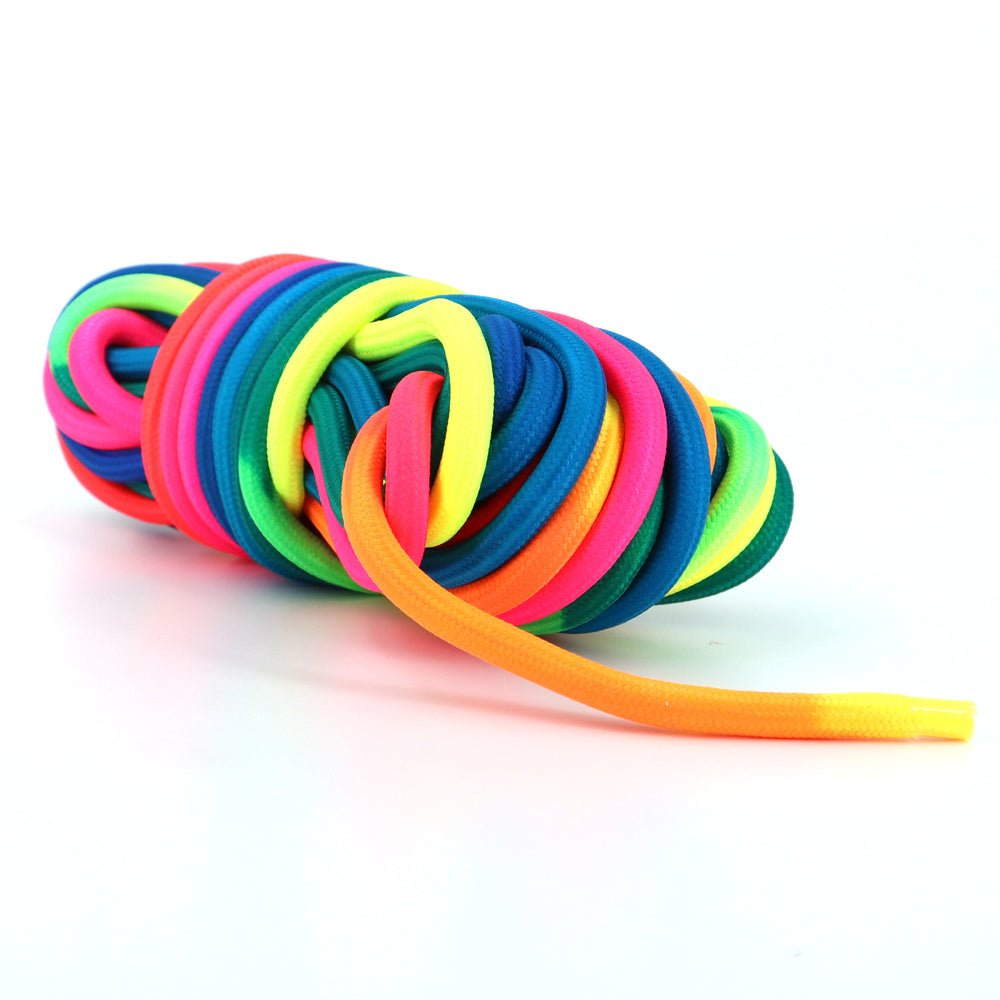 dit-zeven-mm-dikke-rainbow-touw-die-nog-eens-black-light-reageert-is-een-must-have-voor-elke-bondage-fan-het-is-10-meter-lang-en-gemaakt-van-bamboe-zijde-5