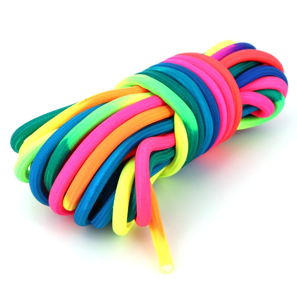 dit-zeven-mm-dikke-rainbow-touw-die-nog-eens-black-light-reageert-is-een-must-have-voor-elke-bondage-fan-het-is-10-meter-lang-en-gemaakt-van-bamboe-zijde-3