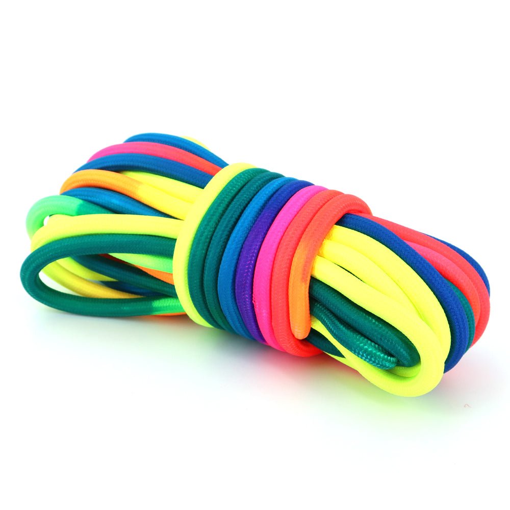 dit-zeven-mm-dikke-rainbow-touw-die-nog-eens-black-light-reageert-is-een-must-have-voor-elke-bondage-fan-het-is-10-meter-lang-en-gemaakt-van-bamboe-zijde-2