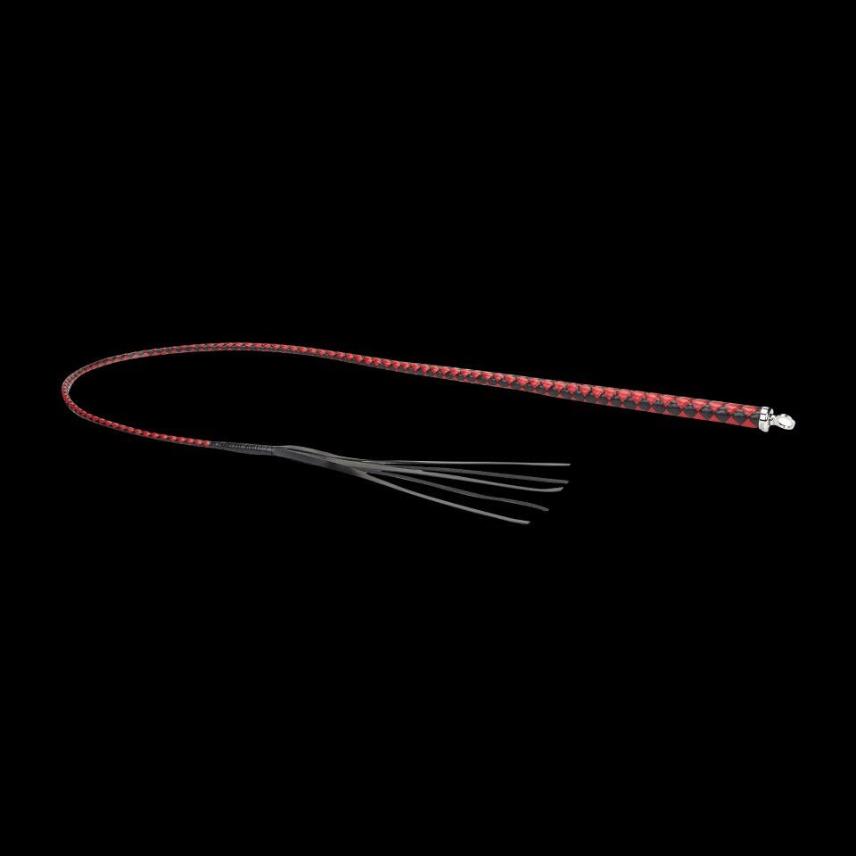 met-deze-rise-zweep-haal-je-jezelf-een-pracht-van-een-bdsm-toy-in-huis-kijk-naar-de-prachtige-weefpatroon-in-zwart-rood-kwaliteit-leer-de-ervaar-het-super-gevoel-van-handeling-en-hoe-licht-ze-zonder-te-licht-te-worden-2