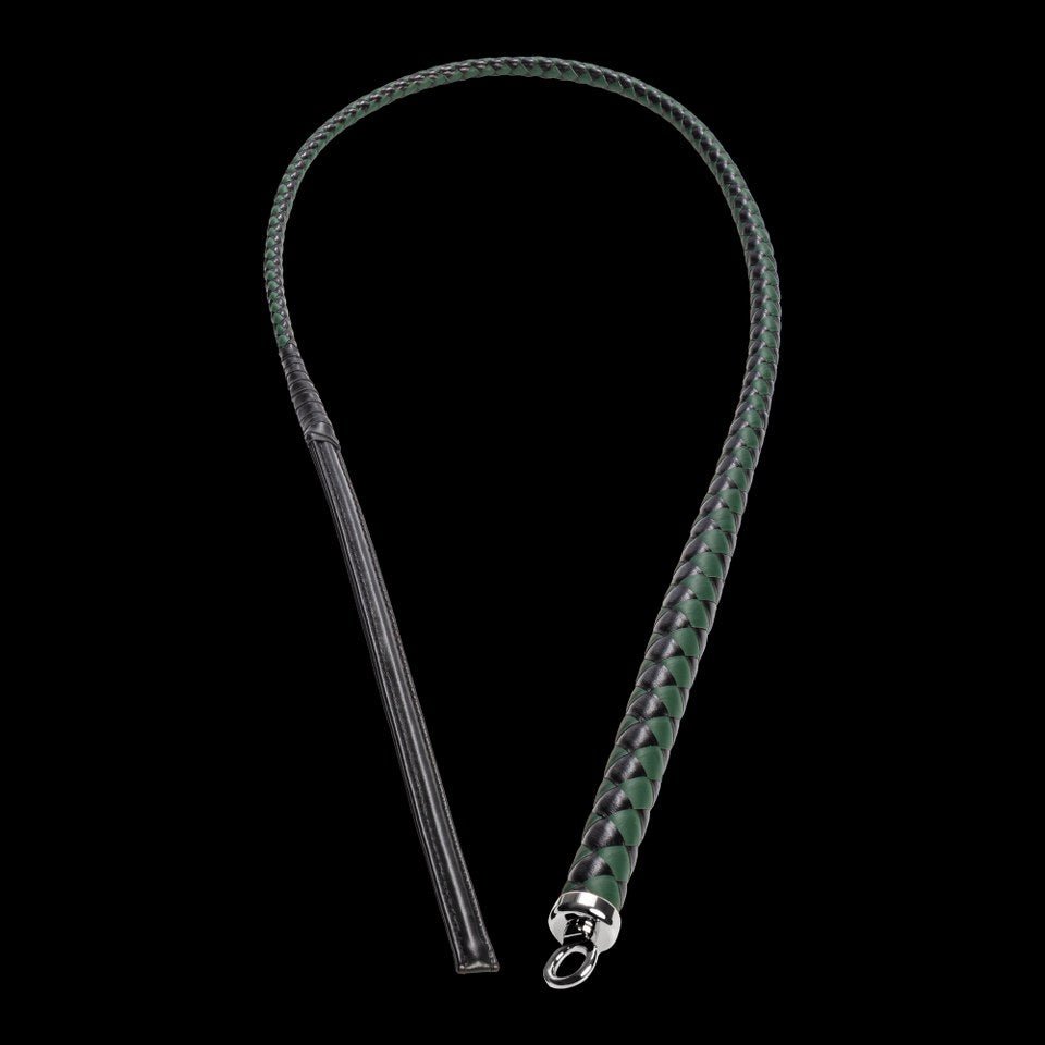 een-met-japanse-roots-singletail-zweep-met-een-heel-aparte-opbouw-die-je-in-europa-niet-vaak-zal-zien-de-zweep-is-heel-erg-licht-180-gram-om-precies-te-zijn-ligt-deze-super-n-de-hand-en-prima-brukbaar-voor-de-wat-kleinere-ruimtes-6