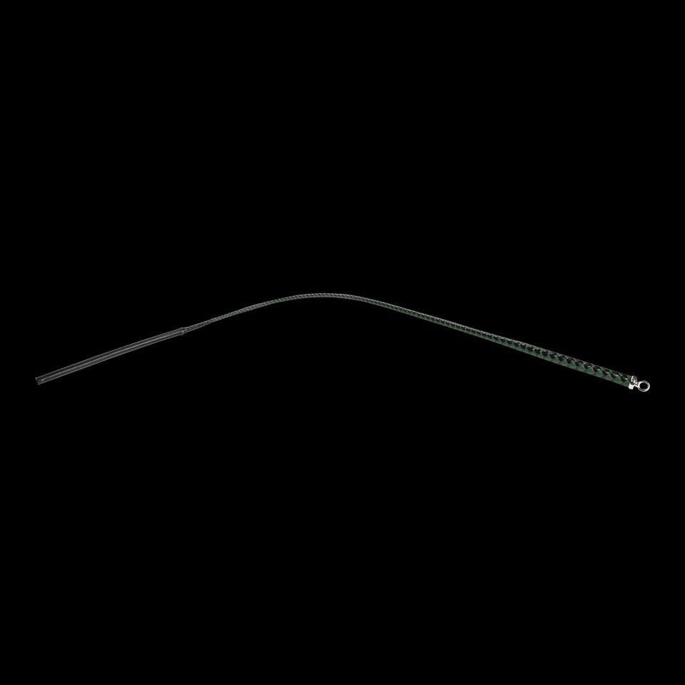 een-met-japanse-roots-singletail-zweep-met-een-heel-aparte-opbouw-die-je-in-europa-niet-vaak-zal-zien-de-zweep-is-heel-erg-licht-180-gram-om-precies-te-zijn-ligt-deze-super-n-de-hand-en-prima-brukbaar-voor-de-wat-kleinere-ruimtes-2