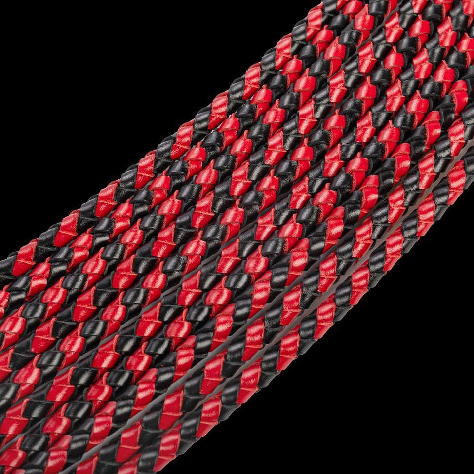 ben-jij-een-sadist-of-een-masochist-wil-je-graageen-gesel-waar-je-er-weinig-van-zal-zien-dan-is-deze-zweep-van-rise-uit-de-hogere-prijsklasse-misschien-iets-voor-jou-met-zijn-10-geweven-tails-met-uiterst-stevige-kern-laat-ze-zeker-een-indruk-na-je-houdt-ervan-of-helemaal-niet-4