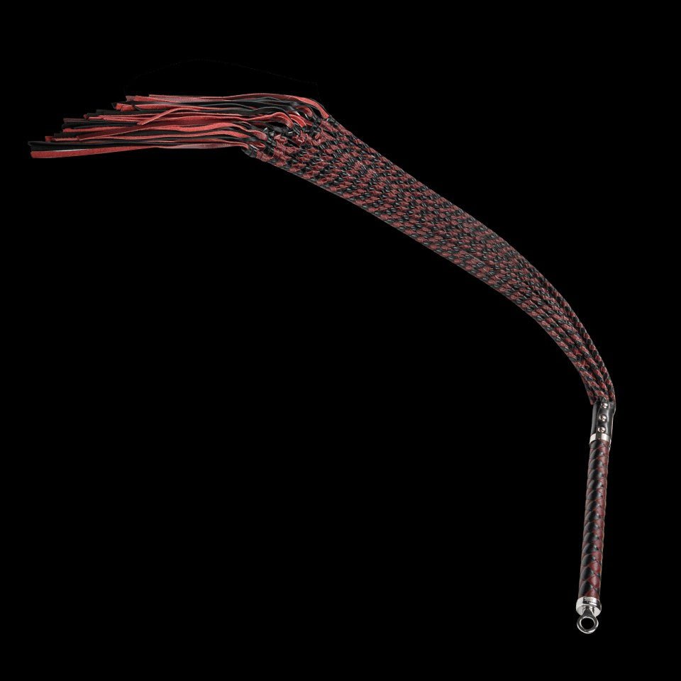 met-deze-gesel-uit-het-betere-gamma-zit-je-gebeiteld-wat-betreft-plezeier-danzij-zijn-10-falls-in-geweven-bordeaux-en-zwart-leer-en-op-het-uiteinde-voorzien-van-lossel-falls-bied-hij-een-zee-aan-mogelijkheden-tijdens-je-bdsm-sessie-deze-bdsm-toy-is-er-eentje-die-je-zeker-zal-bekoren-2