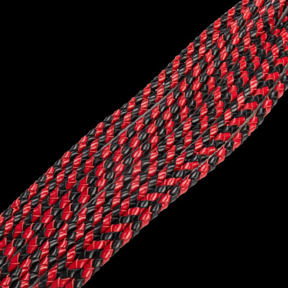 met-deze-gesel-uit-het-betere-gamma-zit-je-gebeiteld-wat-betreft-plezeier-danzij-zijn-10-falls-in-geweven-rood-en-zwart-leer-en-op-het-uiteinde-voorzien-van-lossel-falls-bied-hij-een-zee-aan-mogelijkheden-tijdens-je-bdsm-sessie-deze-bdsm-toy-is-er-eentje-die-je-zeker-zal-bekoren-6