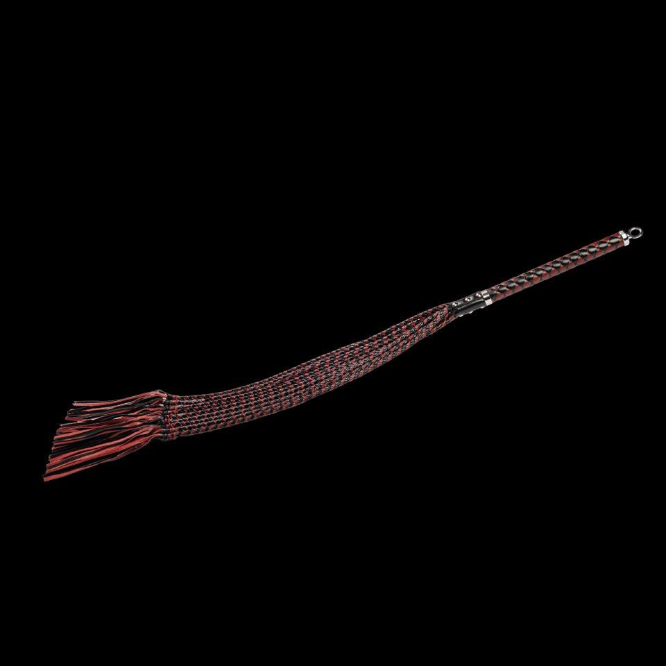 met-deze-gesel-uit-het-betere-gamma-zit-je-gebeiteld-wat-betreft-plezeier-danzij-zijn-10-falls-in-geweven-bordeaux-en-zwart-leer-en-op-het-uiteinde-voorzien-van-lossel-falls-bied-hij-een-zee-aan-mogelijkheden-tijdens-je-bdsm-sessie-deze-bdsm-toy-is-er-eentje-die-je-zeker-zal-bekoren-6