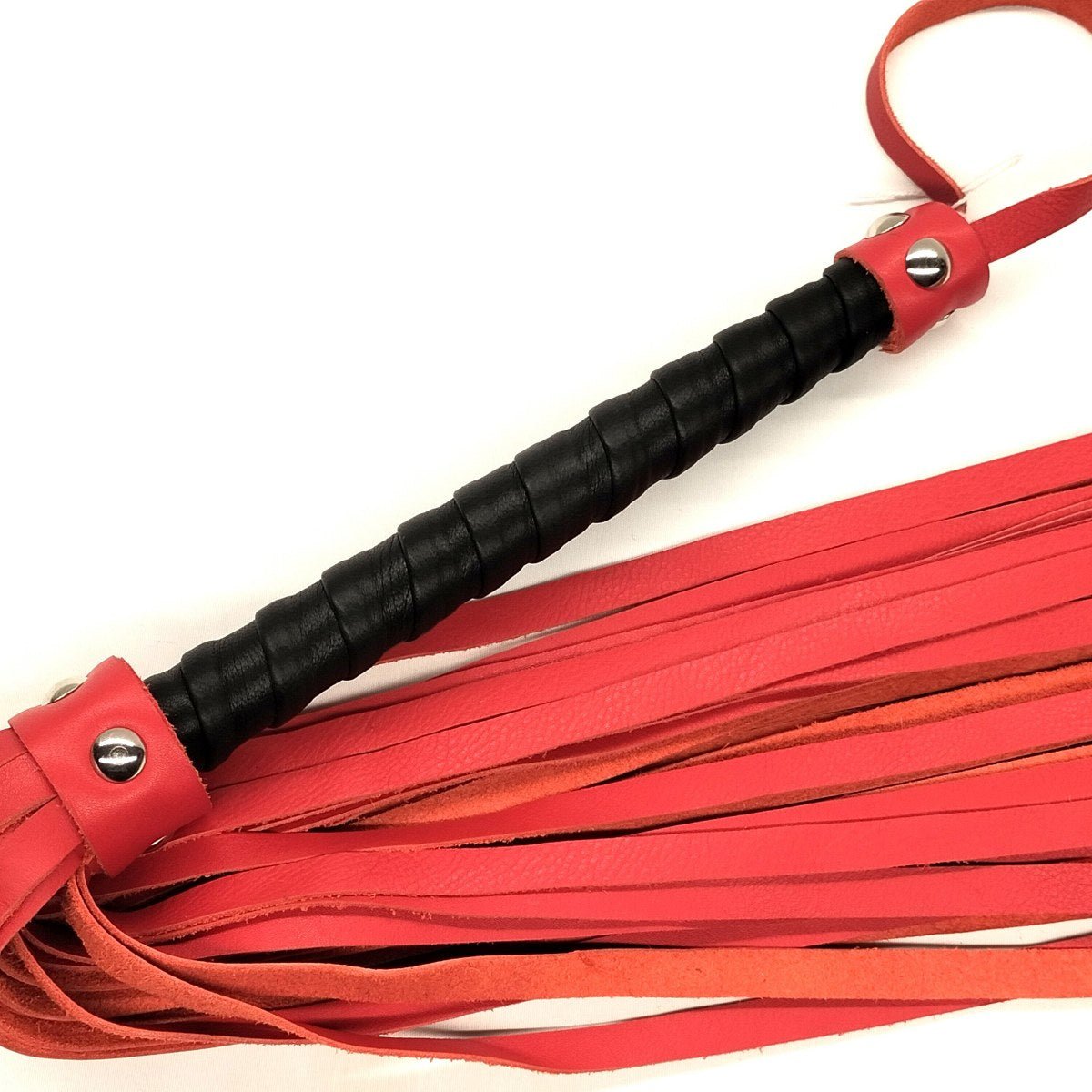Rode Kalfsleren Flogger 36 Falls - Luxe Leren BDSM Gesel met Zwart Handvat 79cm - Impact Play - SM - speeltjes