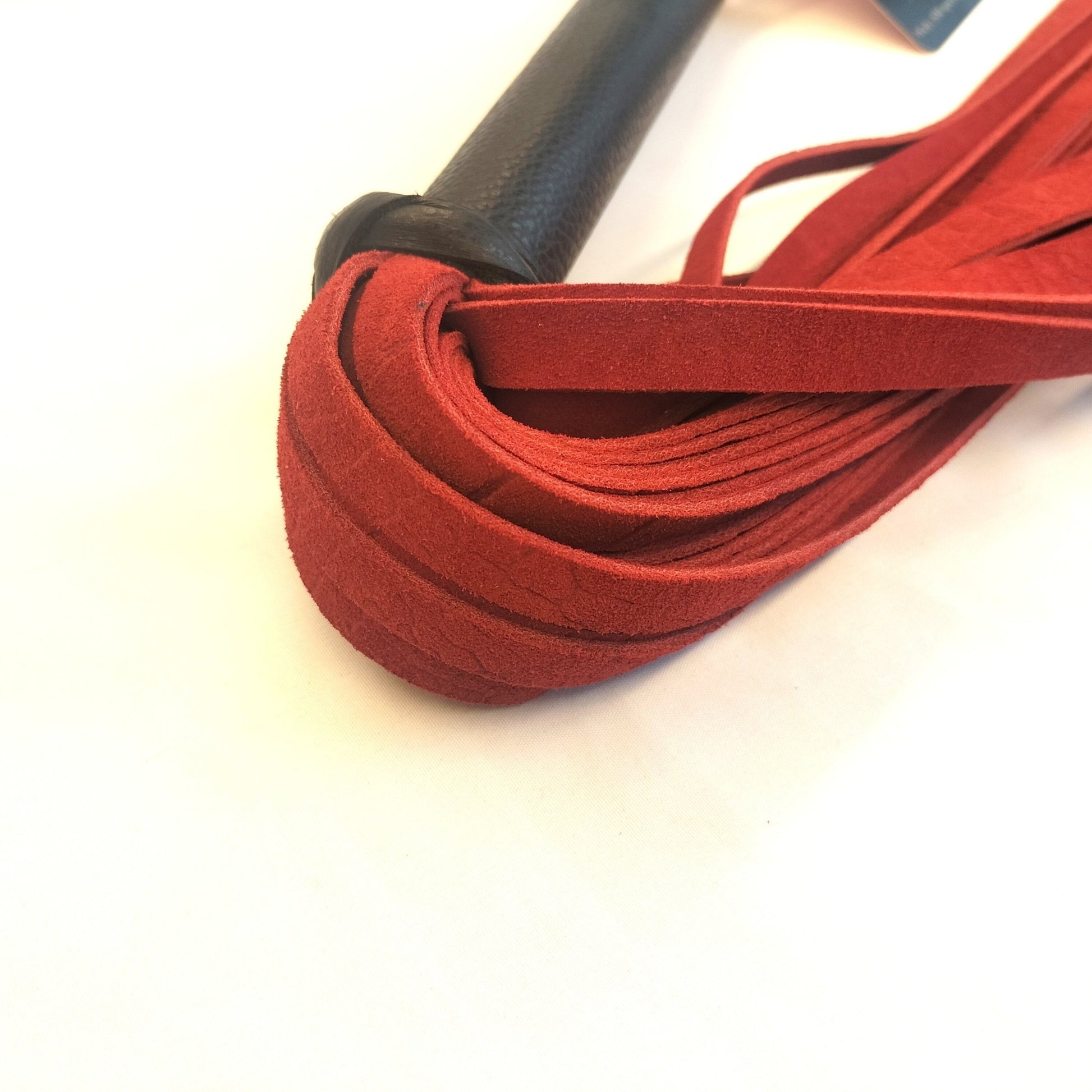 Rode Suede Flogger 580g Crocoprint - 36 Falls 50cm 2mm Dik Handgemaakt België - Impact Play - SM - speeltjes