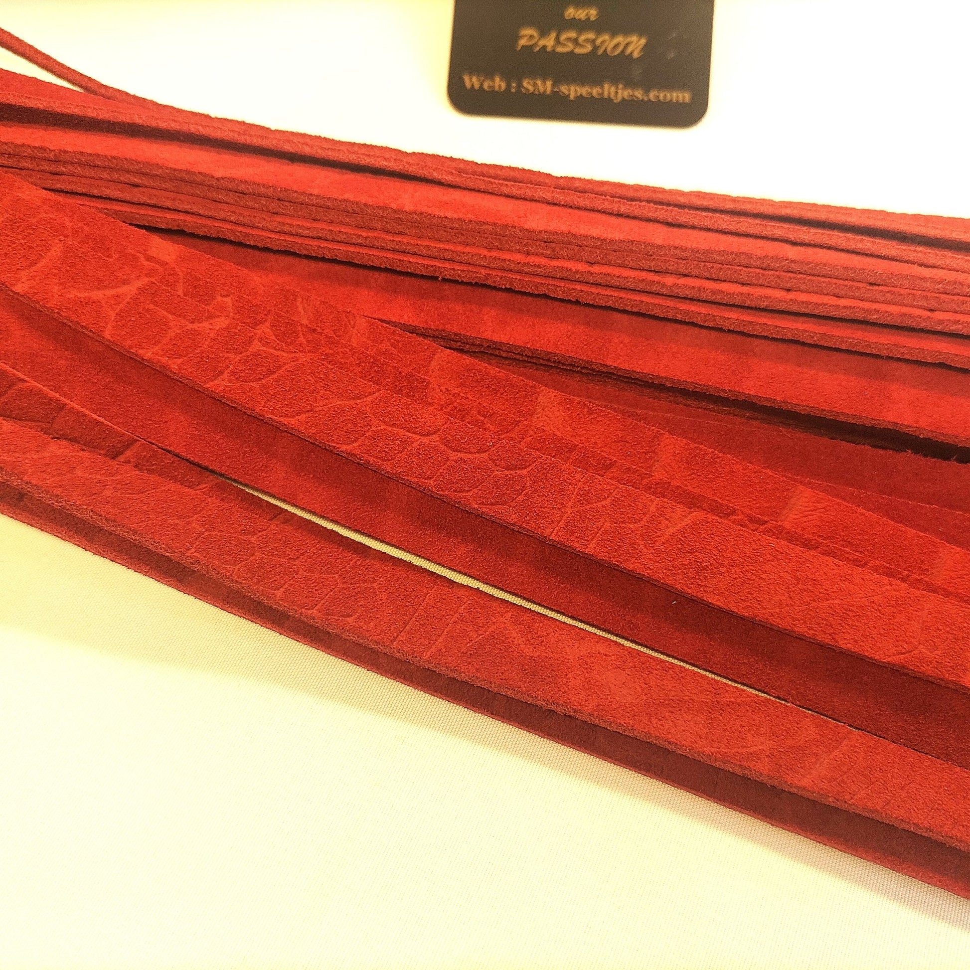 Rode Suede Flogger 580g Crocoprint - 36 Falls 50cm 2mm Dik Handgemaakt België - Impact Play - SM - speeltjes