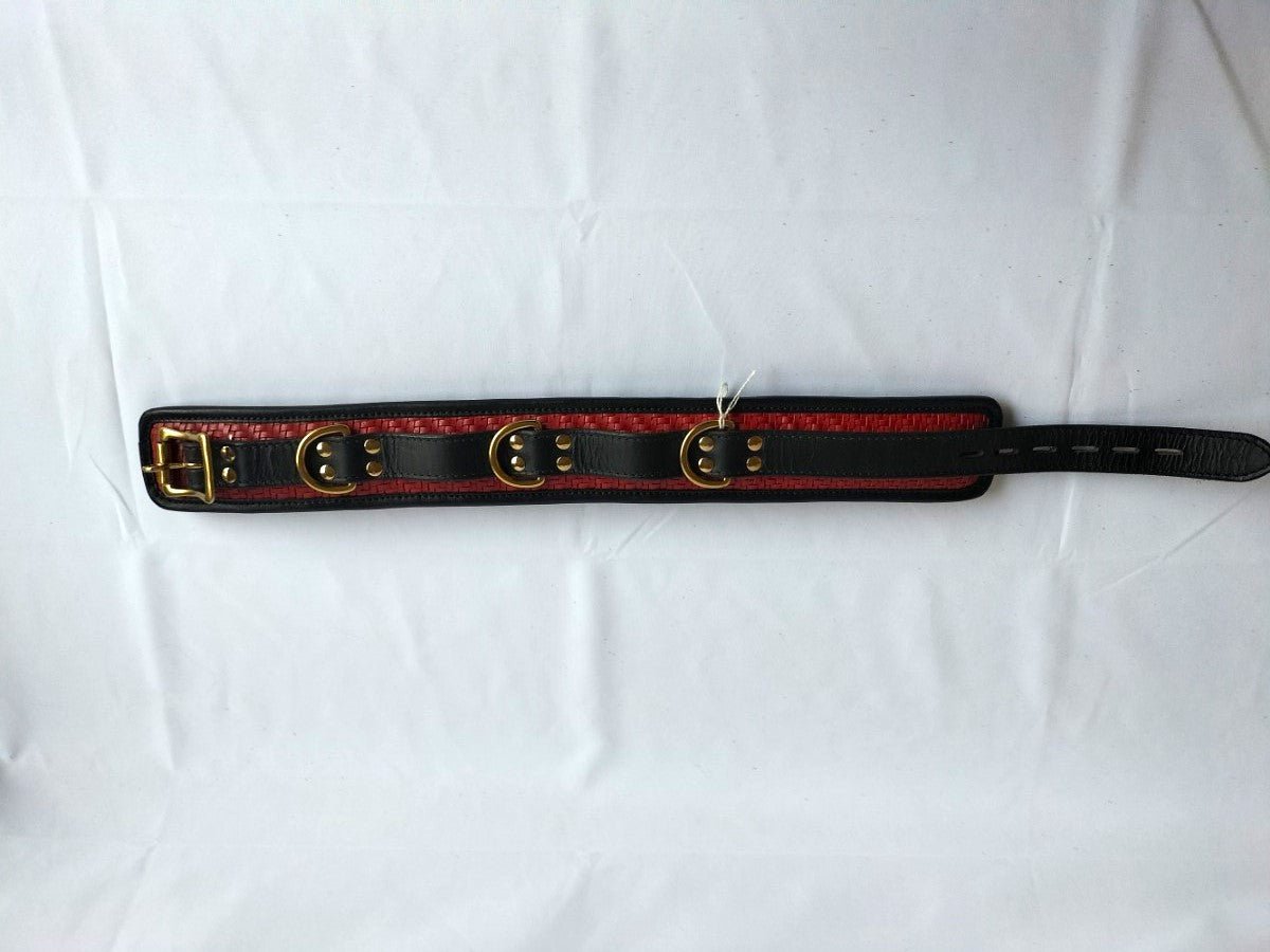 Rood/zwart geweven lederen pols, voet - boeien of collar bronskleurige sluitingen (diverse mogelijkheden) - SM - speeltjes