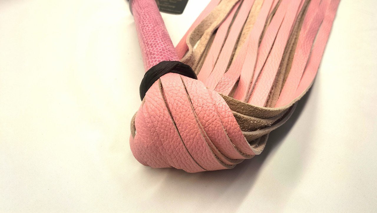 Roze Lederen Flogger 36 Falls – Handgemaakt voor Impact Play - Impact Play - SM - speeltjes